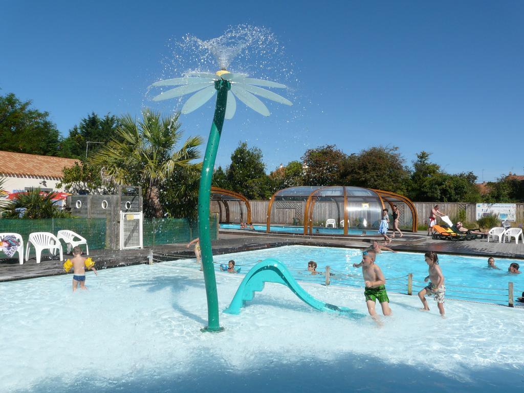 Camping Le Village De La Mer Les Moutiers Εξωτερικό φωτογραφία